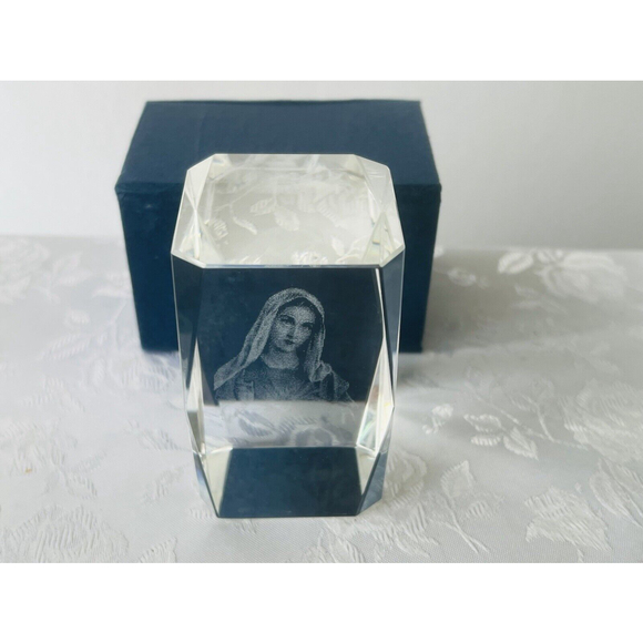 Madonna Virgin Mary Laser Etched Crystal Clear Glass 3D Paperweight IOB - Picture 7 of 7
